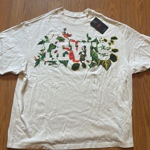 NWT Oversized Levi’s floral tee
